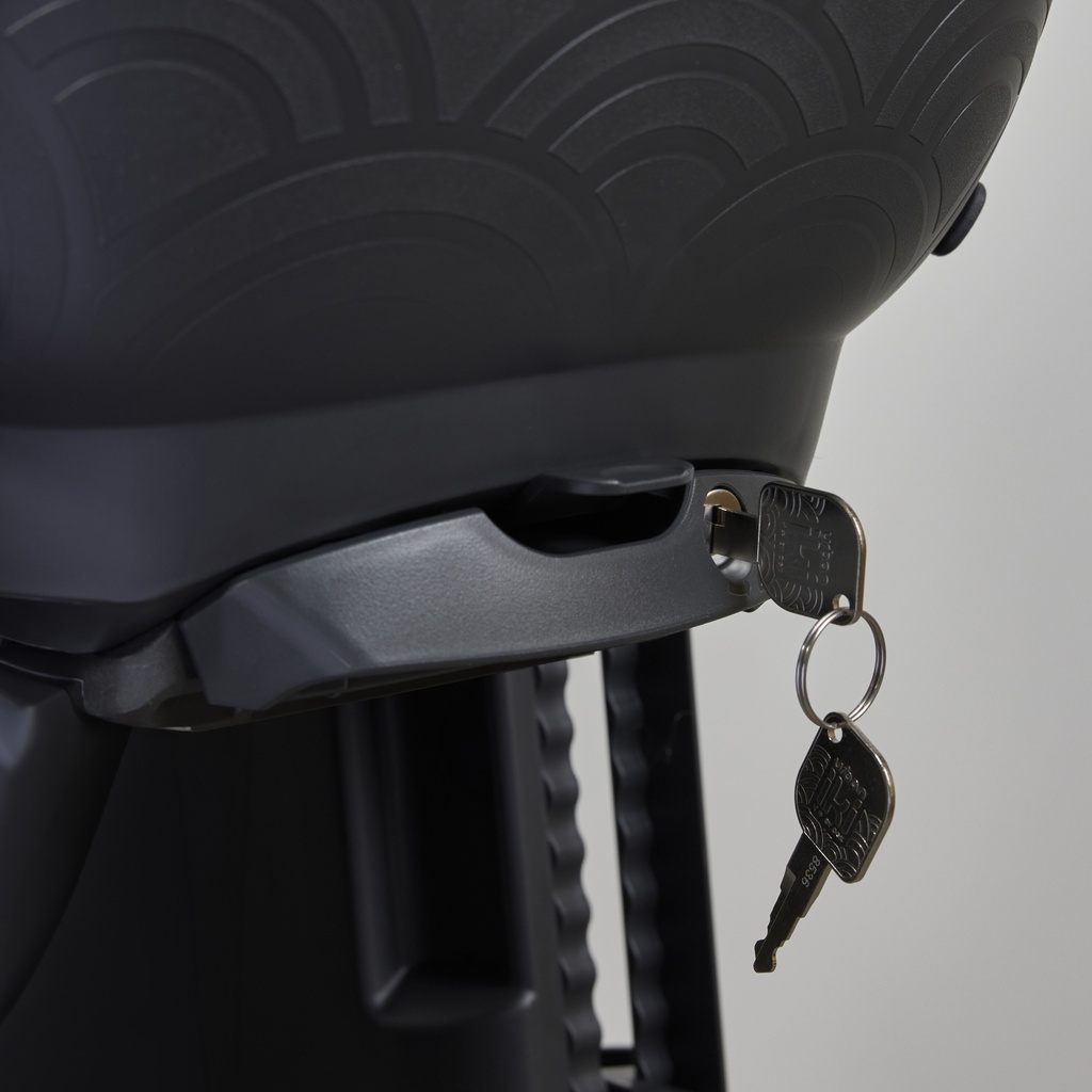 Rear Seat Ta-ke